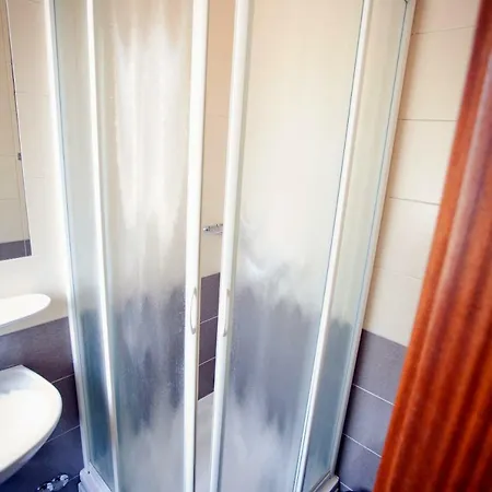 Hi אכסניה זאדאר