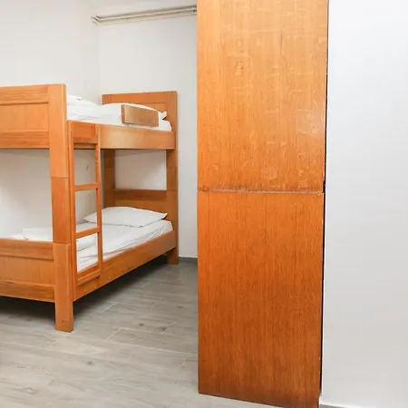 Albergue Hi *