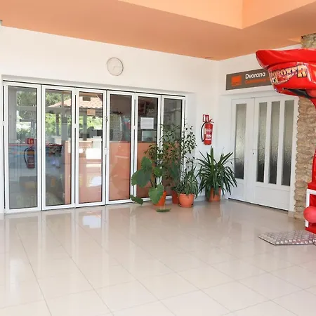 ホステル Hi ザダル