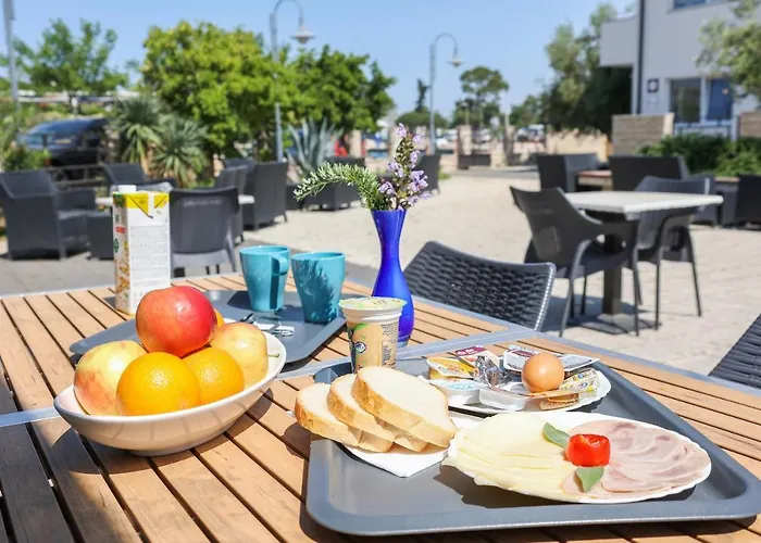 Hi